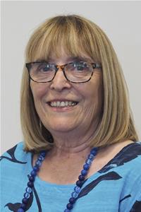 Portrait image of Cllr Chris Daw 