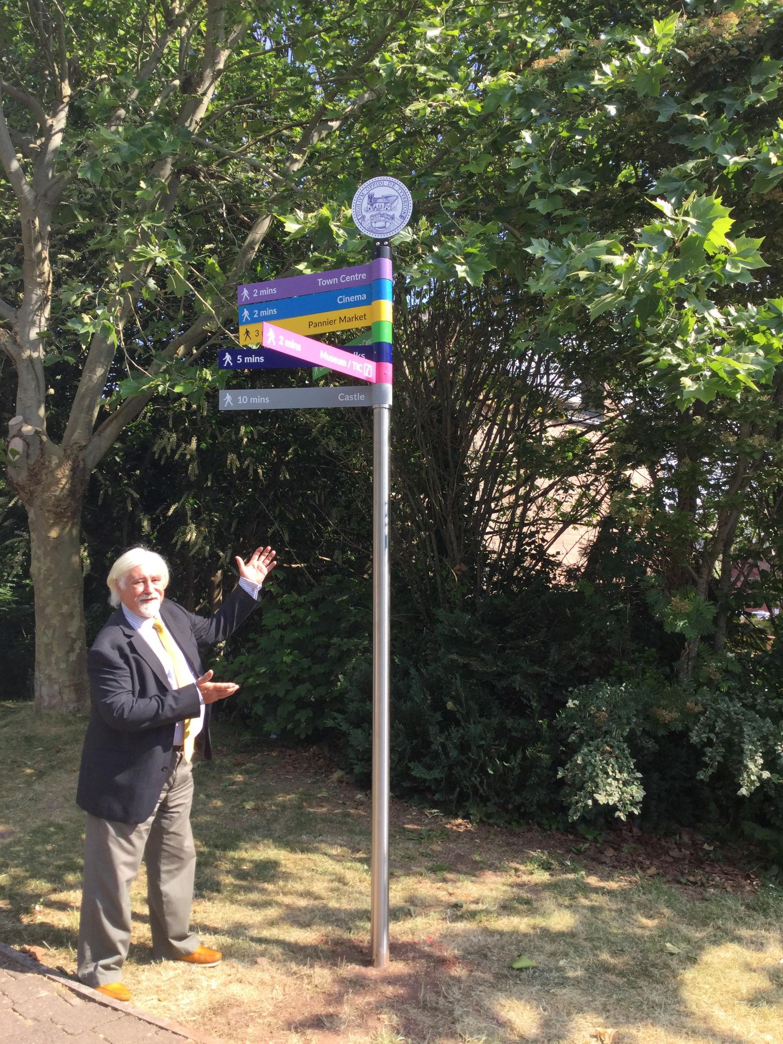 Pointing the way around town, NEW fingerposts in Tiverton!
